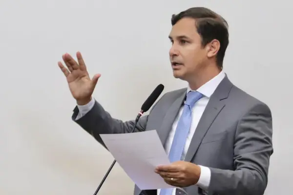 Em Palmas, Carlos Velozo faz novas mudanças no secretariado